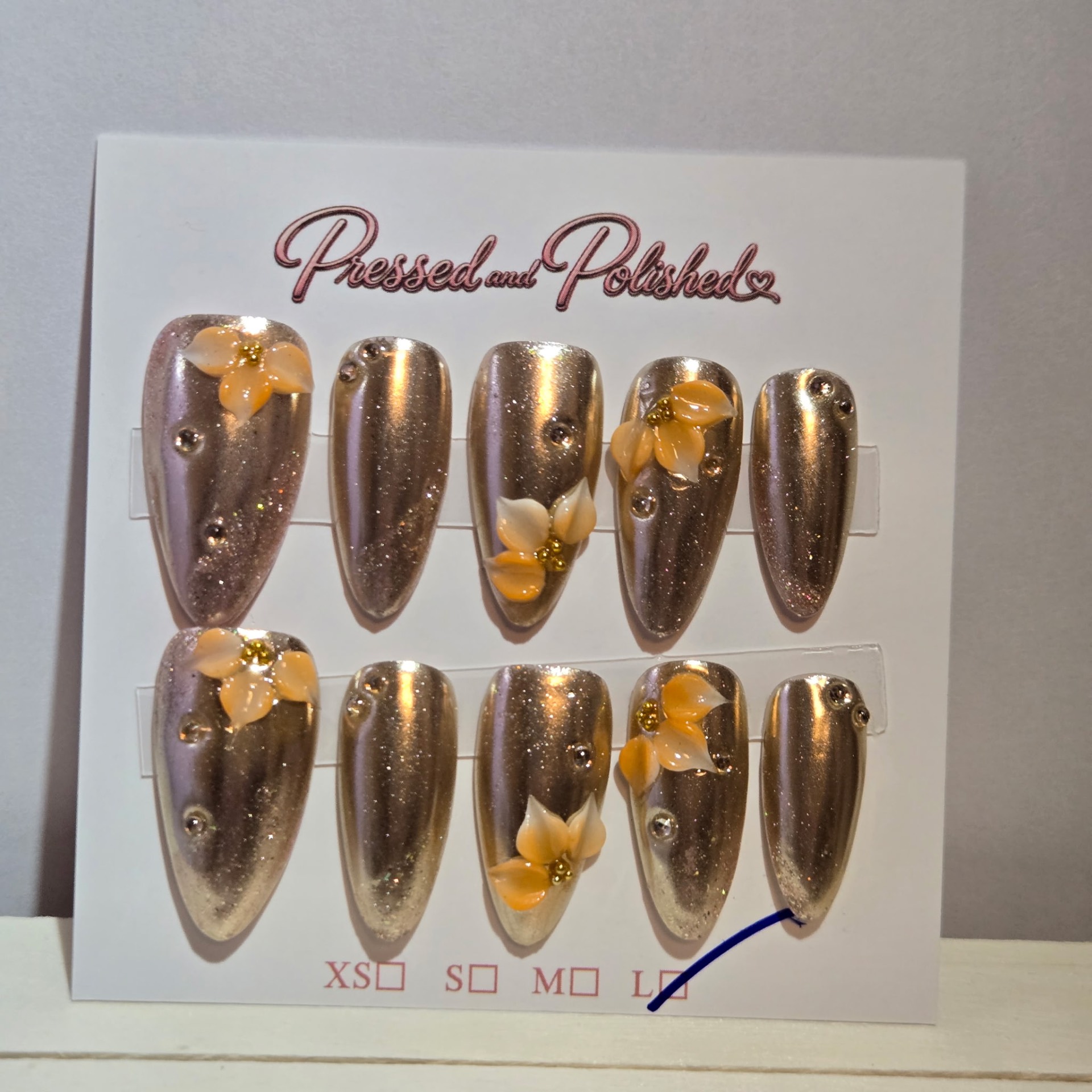 Champagne Petals press-on nail set