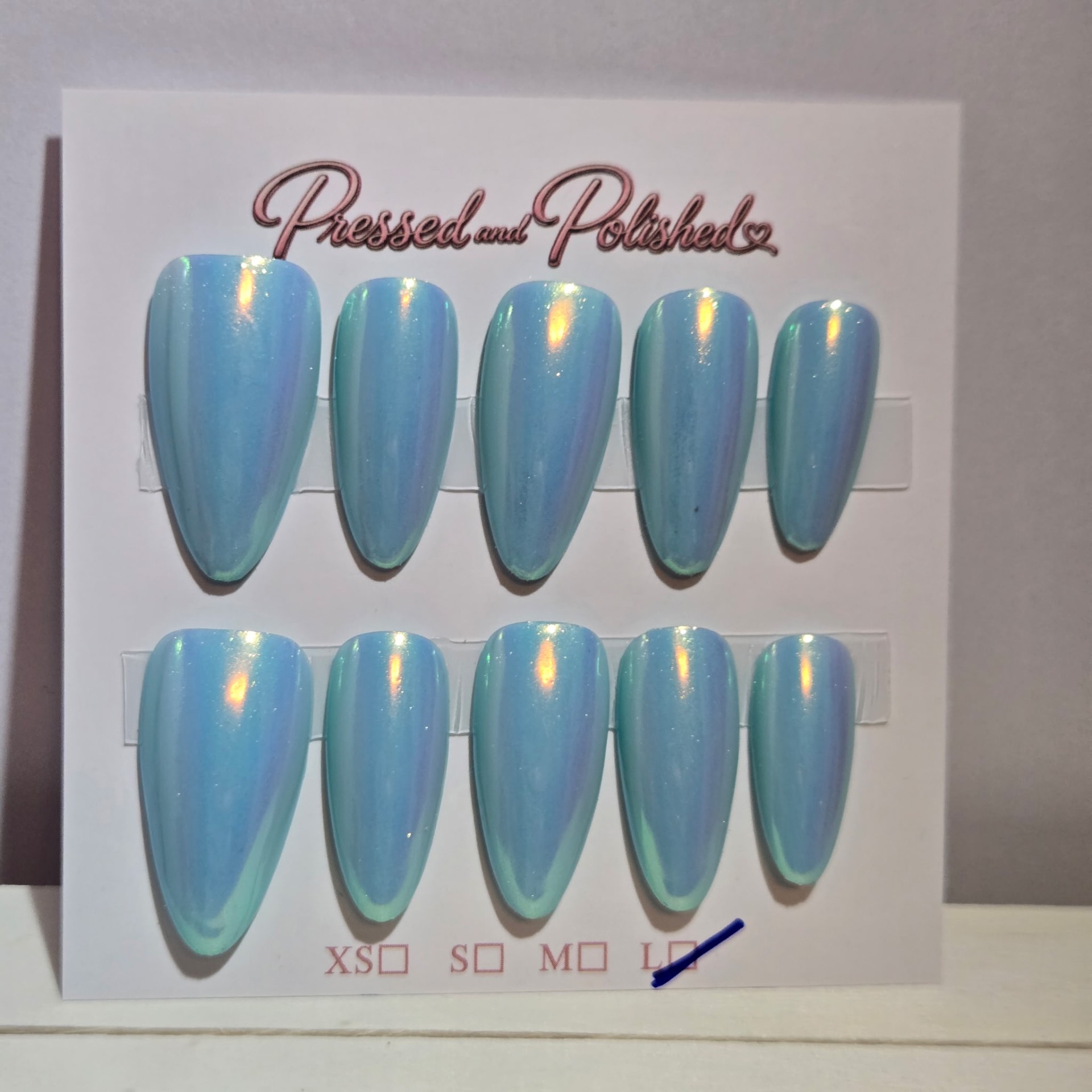 Icy Aura press-on nail set